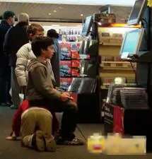 壮汉骑消防员惹争议雷人囧图这样的男人无敌了