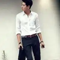 一个男生戴帽子白衬衫头像微信头像图片大全