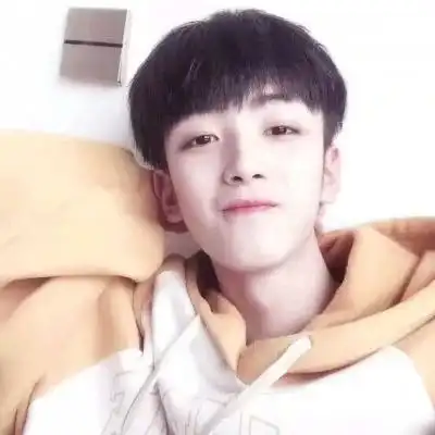 男生不回信息时正在做的事