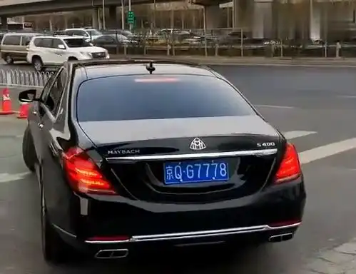男人的终极梦想座驾奔驰迈巴赫,外观成熟稳重,霸气十足
