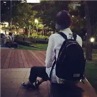 简单酷男生背影头像