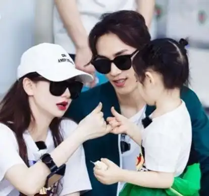 李承铉采访中透露自己当全职爸爸抑郁了一年多