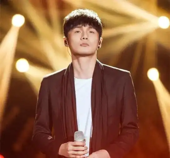 李荣浩演唱会票价大打折扣,500多的票卖300多网友卖50都不去