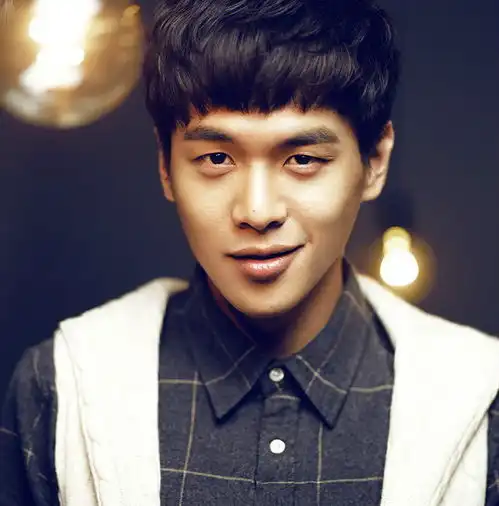 张若昀发微博视频,观看量达900万,网友看完后却让他保护发际线