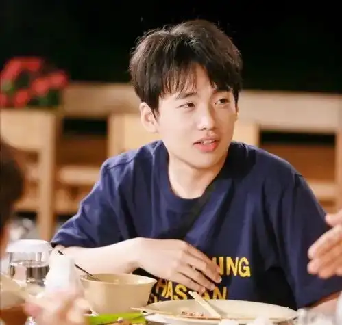 年少有为的郭麒麟,25岁已经拥有豪车豪宅,却仍逃不过全网催婚