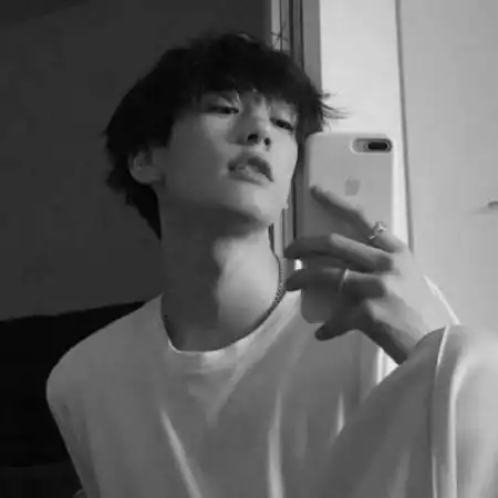 伤感黑白男生头像,现在和未来做一个快乐的人