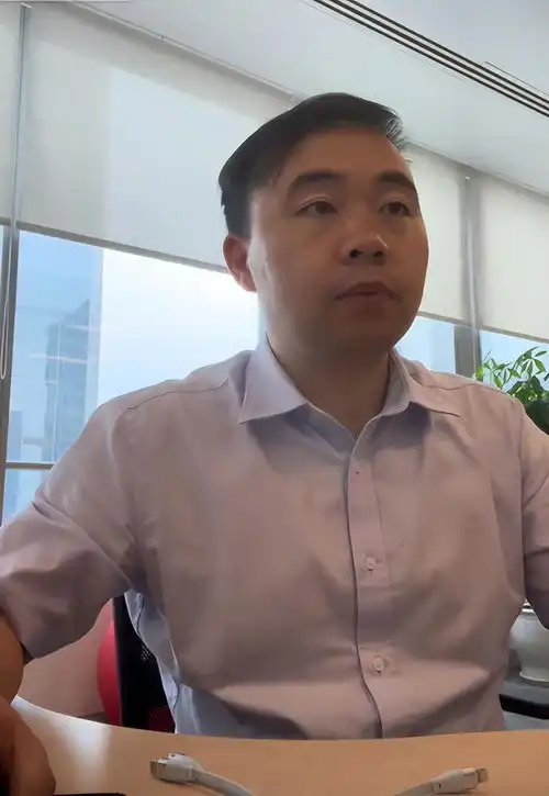 中年人的心酸泪40岁男子被工作15年的单位裁员,愁的何止是生计