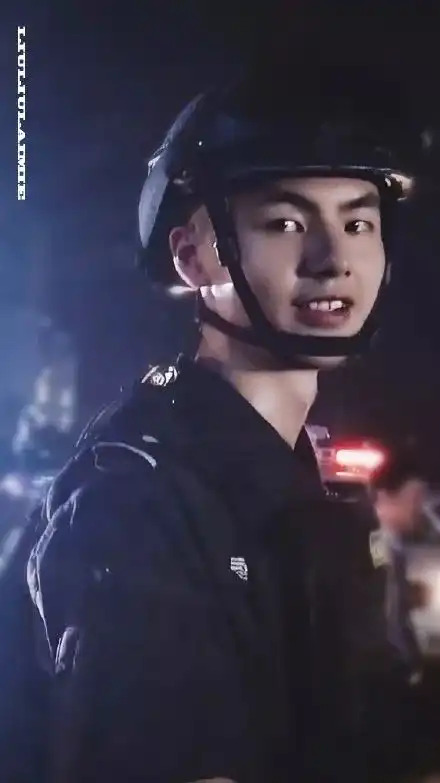 这基层f4颜值炸裂,你还嗑什么抖音十层滤镜油腻男