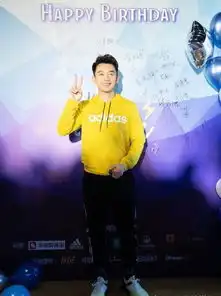 郑恺33岁生日会,黄色卫衣搭配黑色运动裤,爱运动的男孩真有朝气