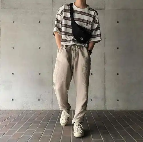 只有女生拍照会摆pose男生凹造型照样有样