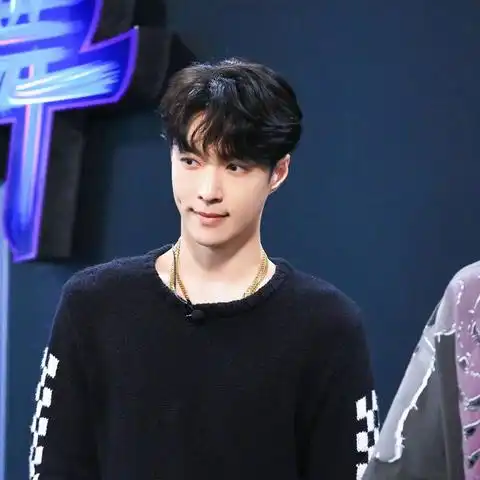 张艺兴选人策略上热搜了到底是怎么回事