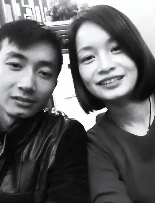 怀龙凤胎4个月,弟弟患白血病,姐姐为救弟弟打掉胎儿,网友吵翻
