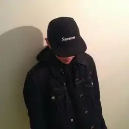 男生霸气头像超拽轻狂图片大全掐一把脸再吻下眉间