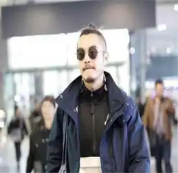 一个快被遗忘的男明星,曾饰演展博而走红,如今32岁成熟有魅力