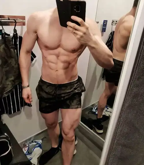 健身男人们一定要学会的10招自拍技巧