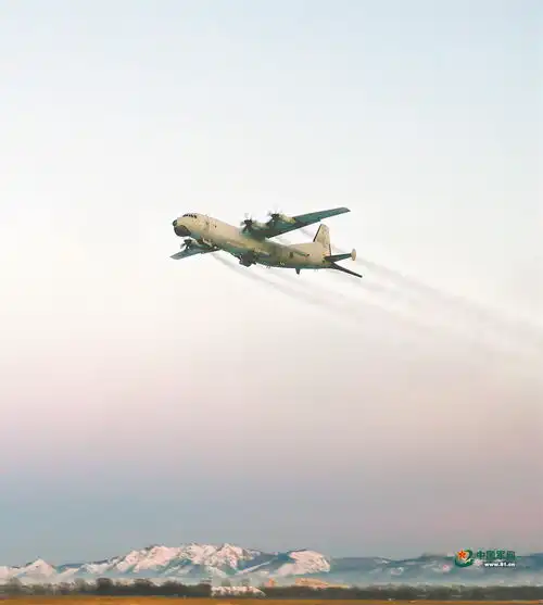 战鹰巡航海天间,海军航空兵某部开展反潜训练