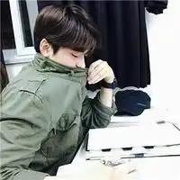 带忧郁气质的伤感男生qq头像大全世界太小还是丢了你