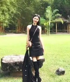 娶了小20岁的小娇妻后,50多岁的侯勇返老还童,像个大男孩