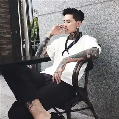 2018个性男生抽烟霸气头像图片已经帅得控制不住我寄几