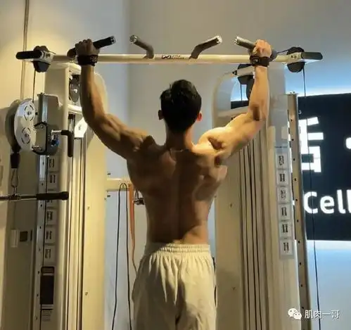 上海高颜值肌肉猛男,拥有6块腹肌和粗壮大腿,这身材我爱了