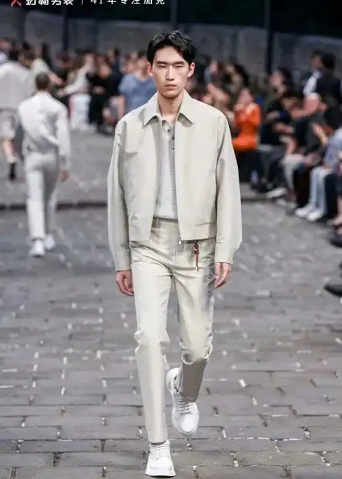 茄克山海秀长城,劲霸成为首个登上长城的中国男装品牌