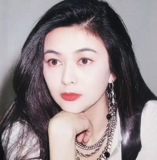 香港四大美女,关之琳是楼后,王祖贤号称300亿,张敏破产51岁还打工