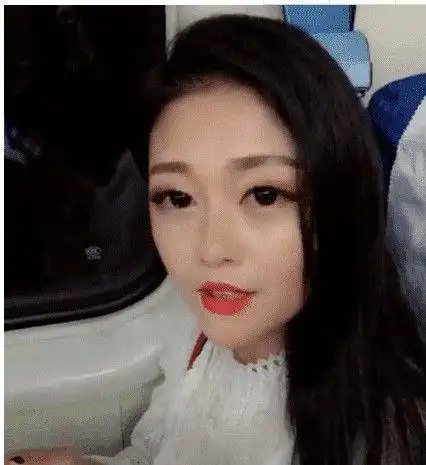 导读女子素颜乘坐高铁被男子叫阿姨化完妆后,网友换脸术