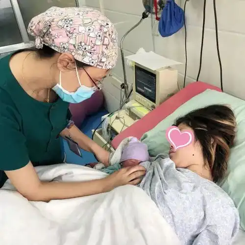 一台手术,一次分娩,她们为何写了一沓小纸条