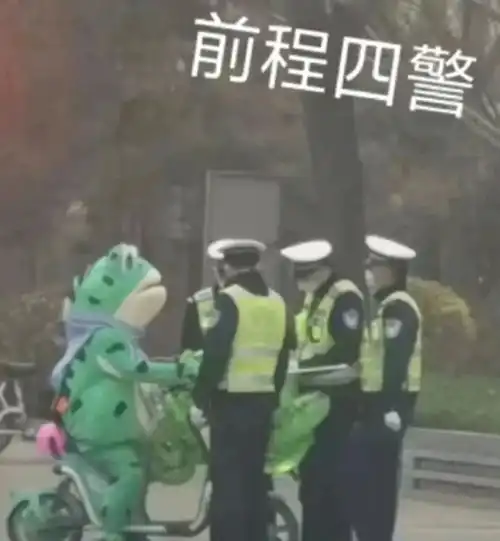 无证男子问交警能帮忙联系一个拿钱办假证的嘛