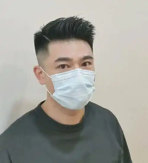 这才是40岁男人该剪的发型,成熟硬朗帅气