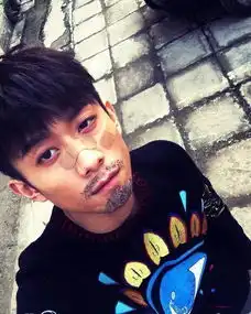 张一山留胡子变糙老爷们儿粉丝大呼有男人味