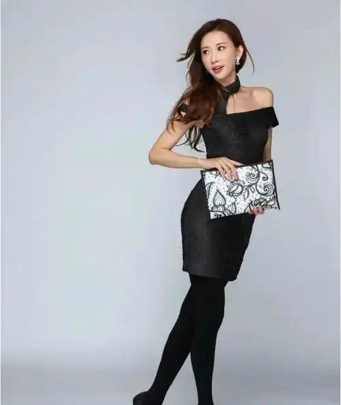 黑色丝袜搭配挖洞连衣裙,林志玲大秀迷人舞姿,网友好美