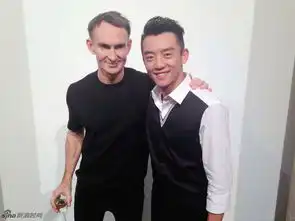 郑恺neilbarrett头排看秀优雅黑白演绎经典