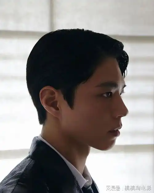 韩国男星朴宝剑uomo杂志大片,气质温润内敛影视新作不断