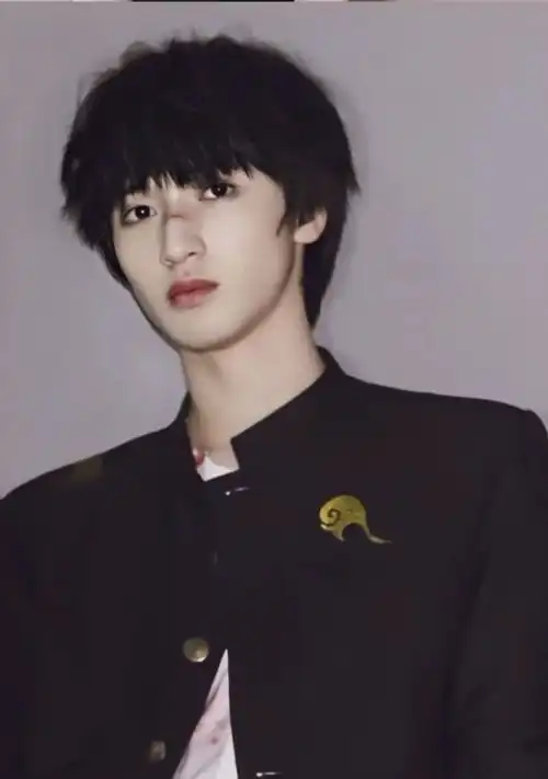 严浩翔图片文案