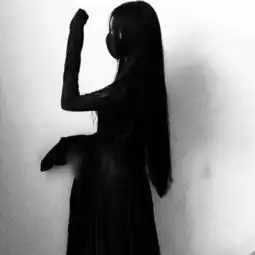 黑白头像女生背影侧脸高冷侧面伤感女头像精选