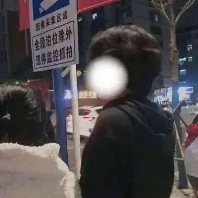 ins上超火的不露脸的情侣头像