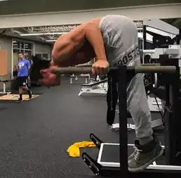 不输吴磊易烊千玺,这个8块腹肌的17岁少年撩妹无数