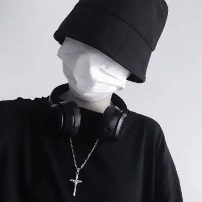 男生头像戴帽子遮脸要酷散落在烟头上的阳光