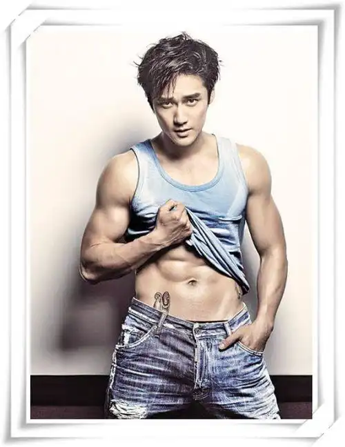 蒋劲夫深夜发14个字公开恋情穿内裤和女友合照,网友太幸福了