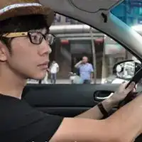 路虎头像路虎头像帅哥侧身照片