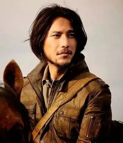 42岁陈坤经历了什么这个飘逸发型原谅我要笑了