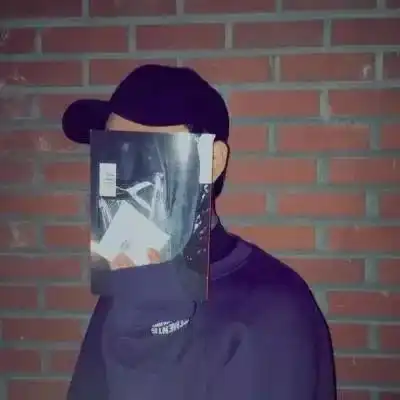 头像平生一顾,至此终年