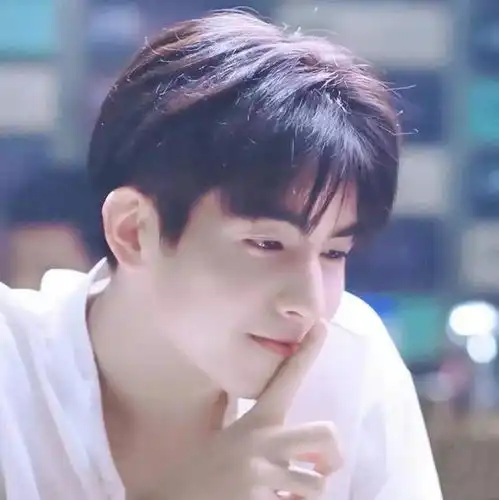 男星演绝世美人,张若昀宋威龙颜值不够,张铭恩难与尹正比美