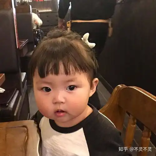 有没有可爱的小男孩小女孩情头呀比如权律二