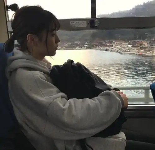 16岁男高中生沉迷女装,因长相甜美,拥有许多男粉丝