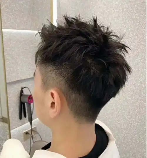 2020最具人气男发前4名,短寸头,钢夹烫,狼尾头全上榜,真帅气