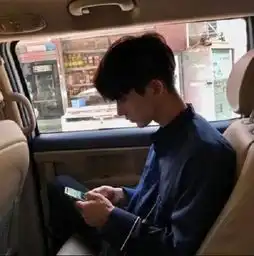 男生不再爱你,却还想和你在一起,会有的3个表现