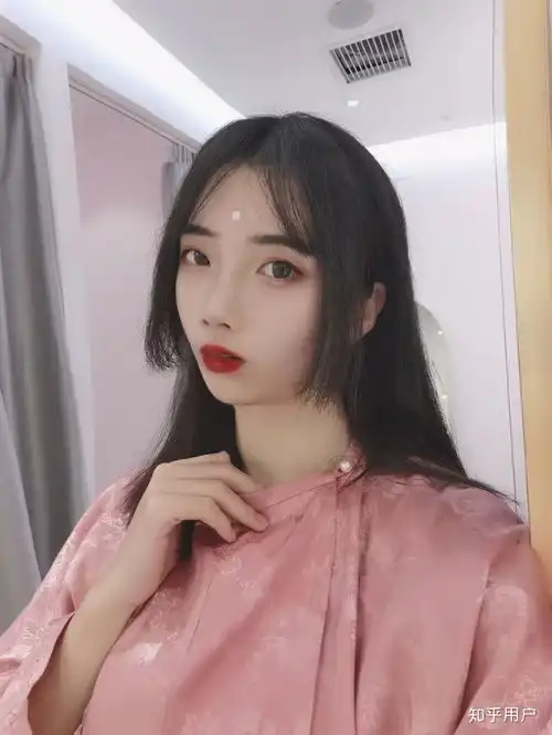 姐妹们头发燥的女孩子适不适合超长狼尾鲻鱼头两个傻傻分不清啊