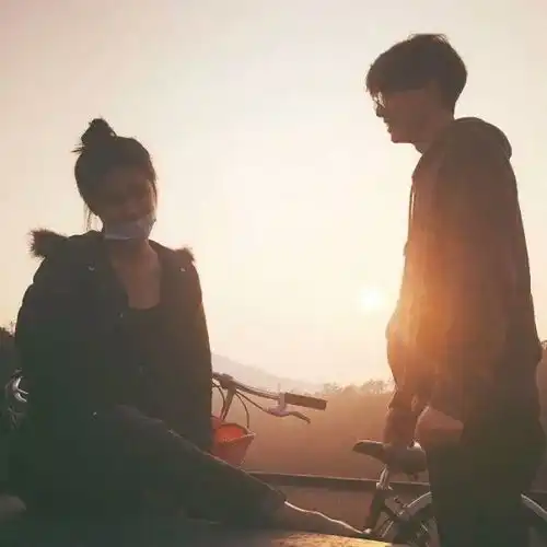 你姐请月嫂的钱报销了吧婆婆一脸自信来要钱,拿到一本离婚证